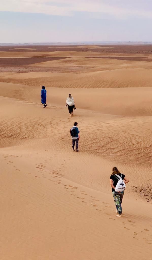 marche méditative dans le désert